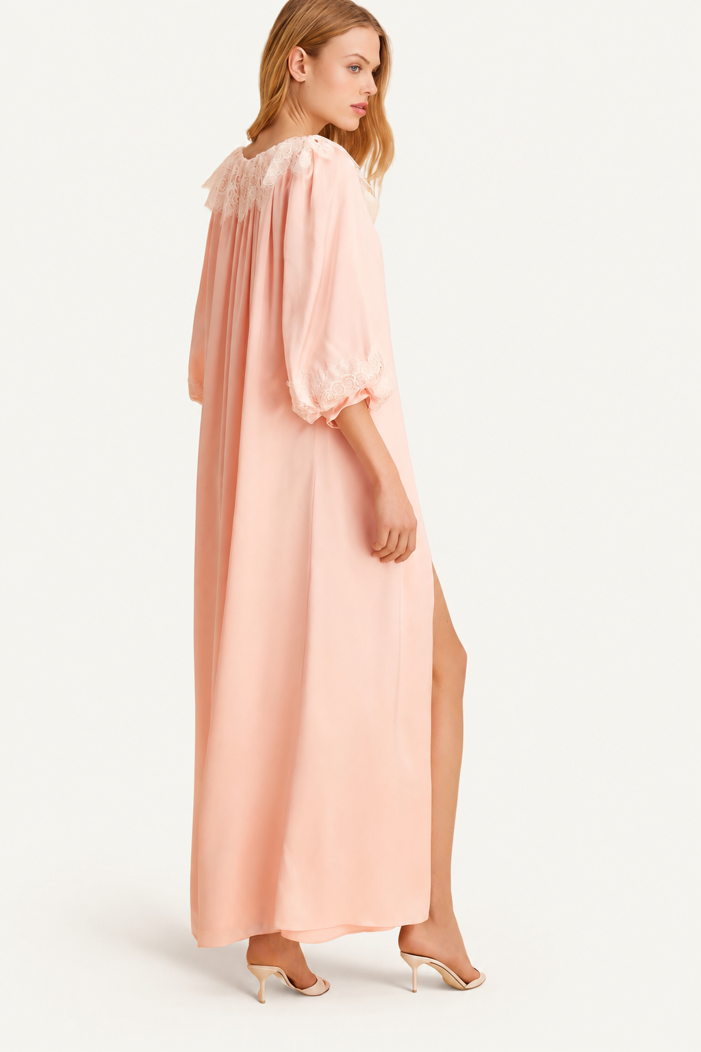MARGOT ROBE