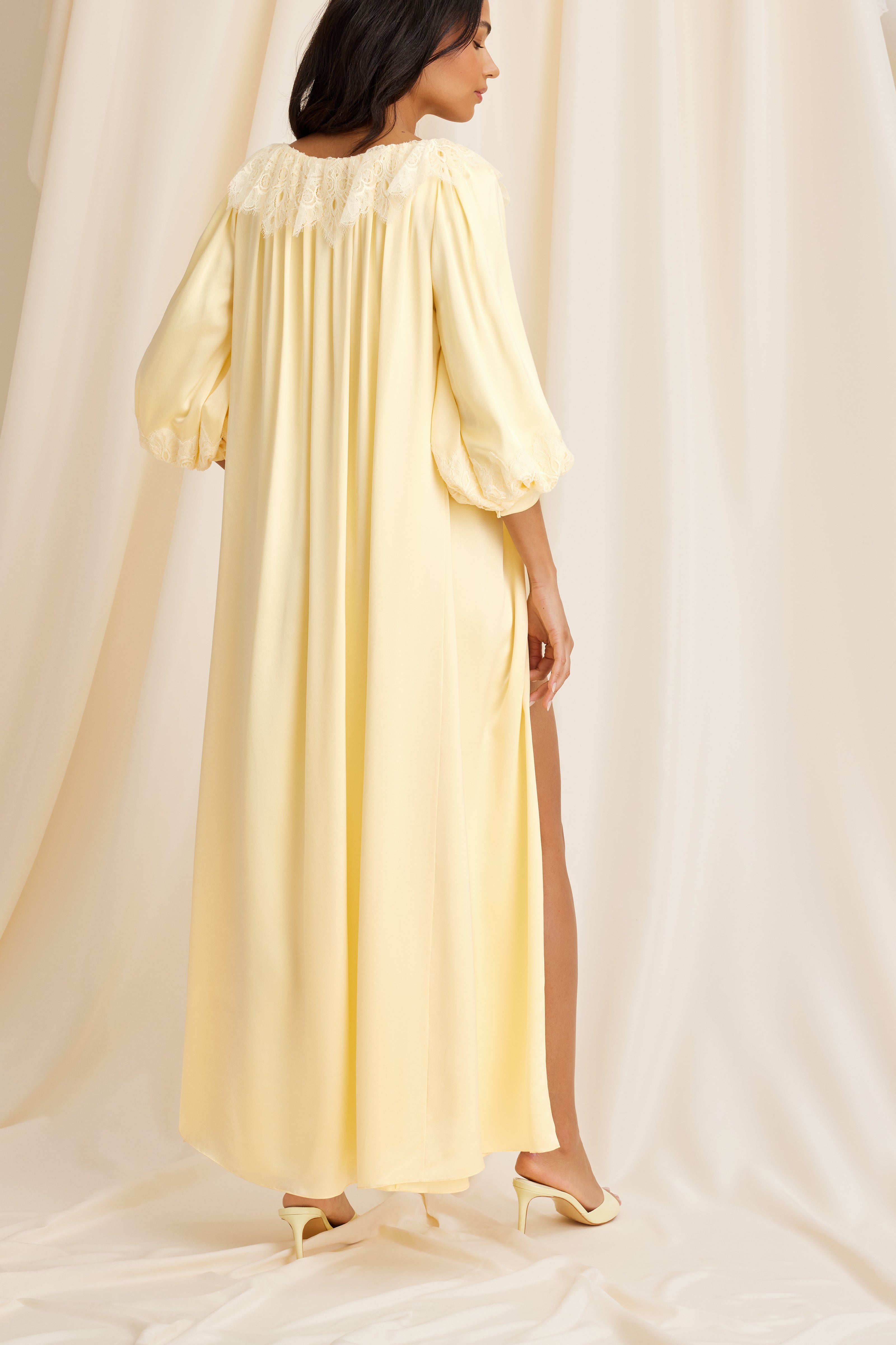 MARGOT ROBE