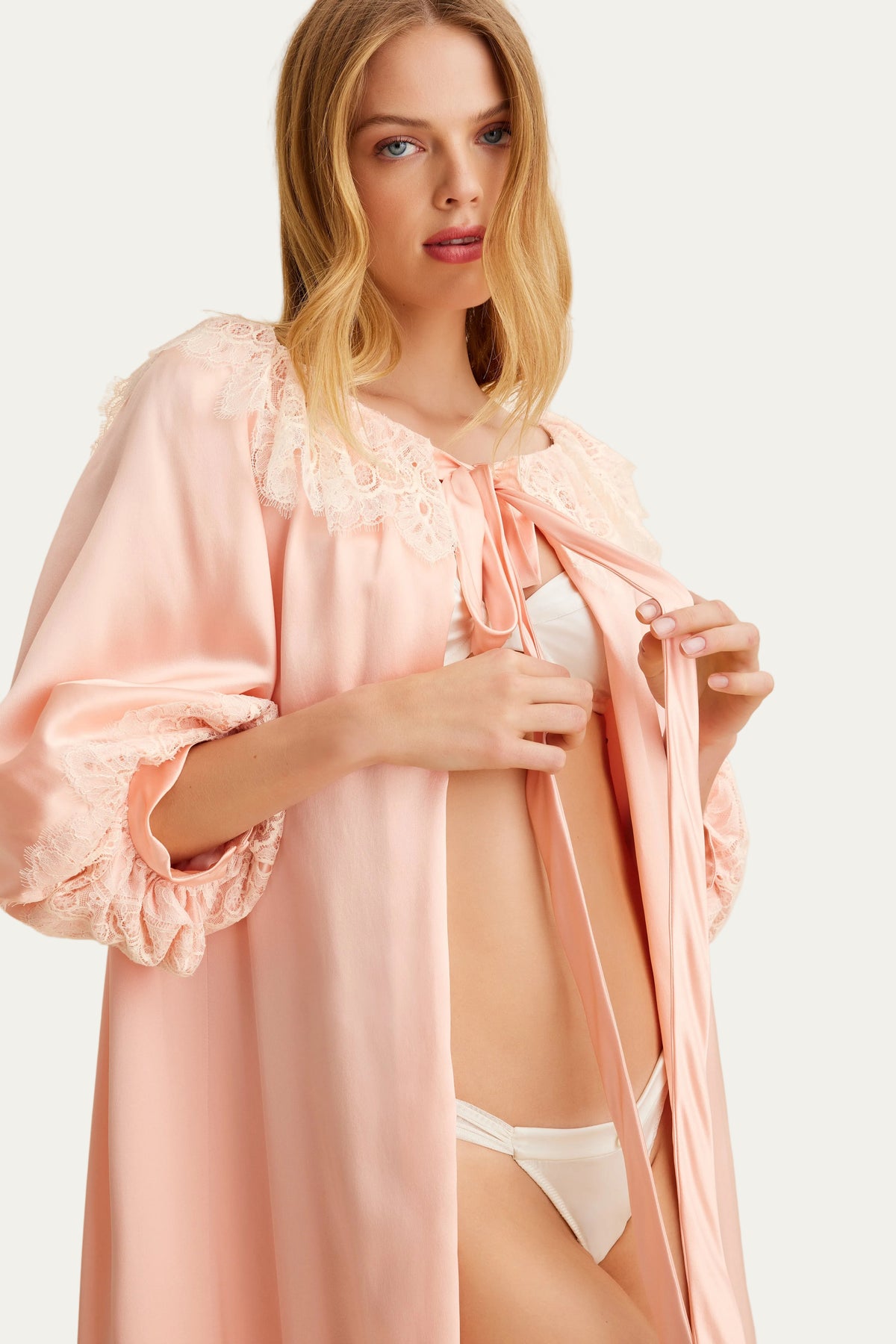 MARGOT ROBE