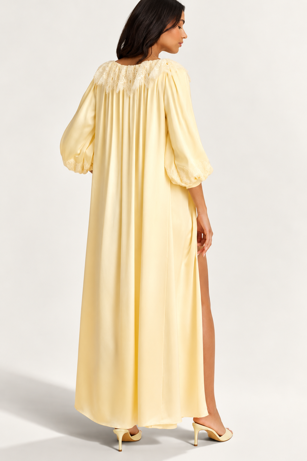MARGOT ROBE
